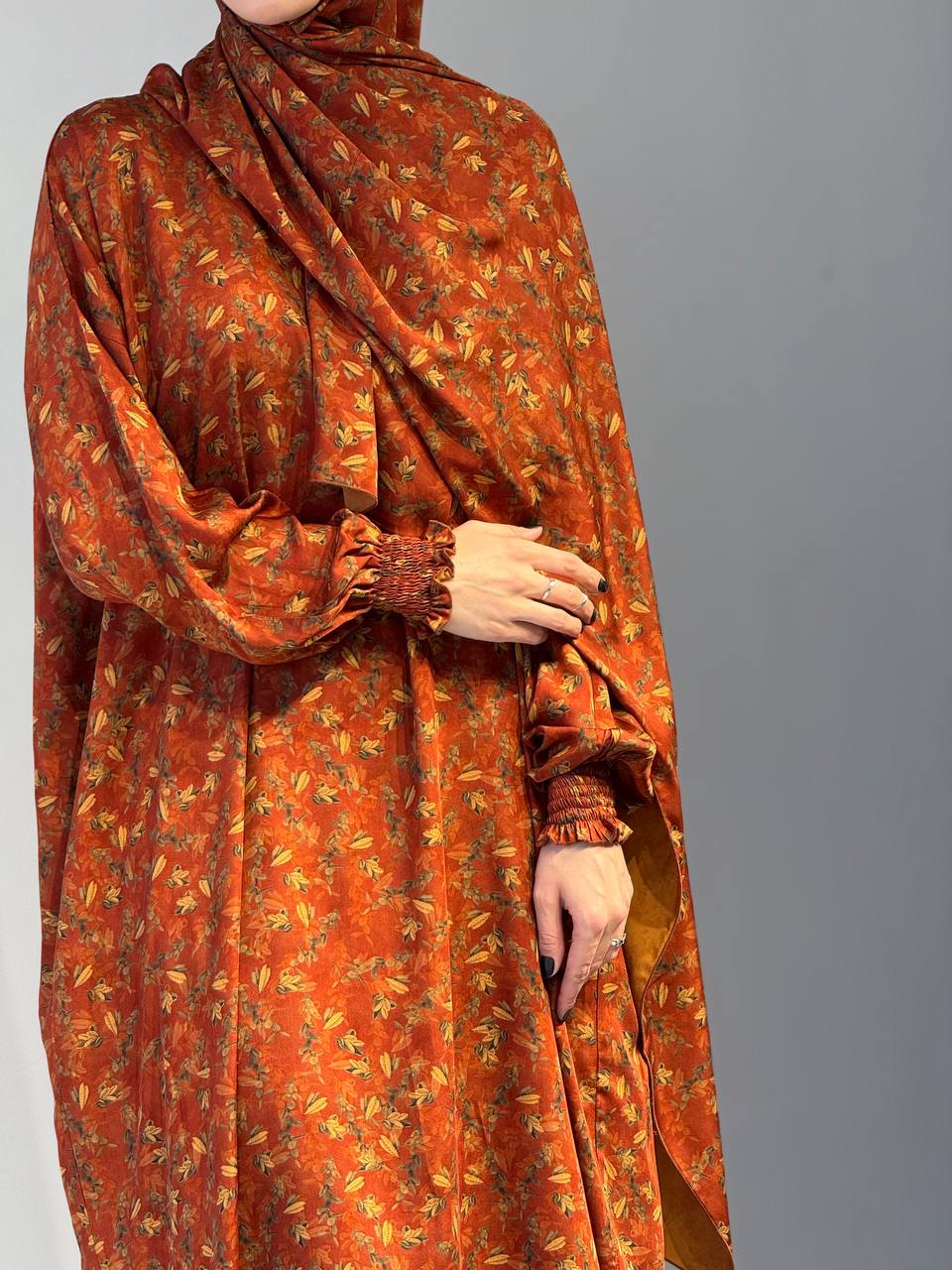 De jurk van zachte elegantie