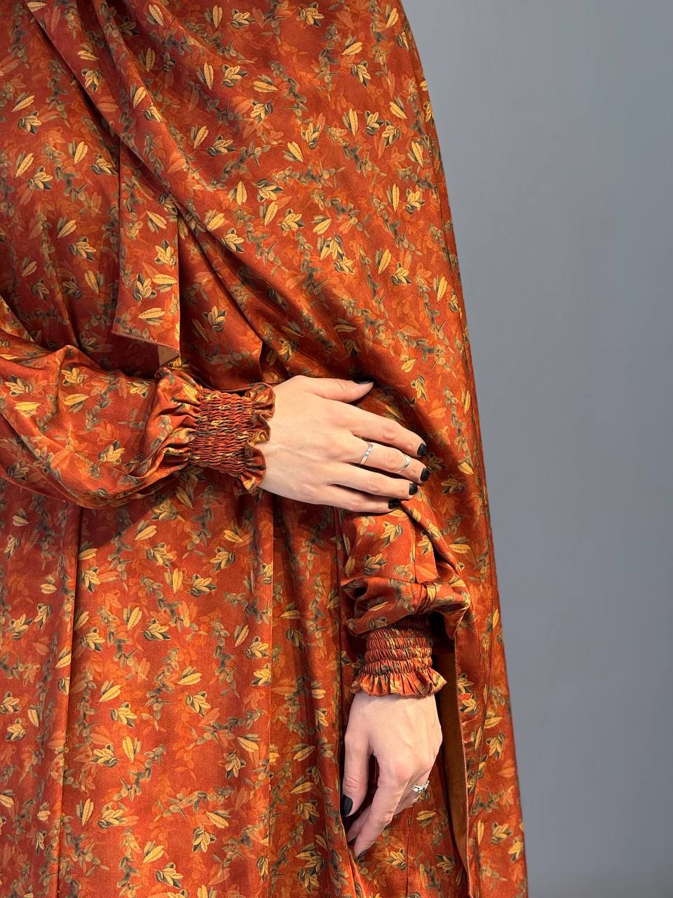 De jurk van zachte elegantie