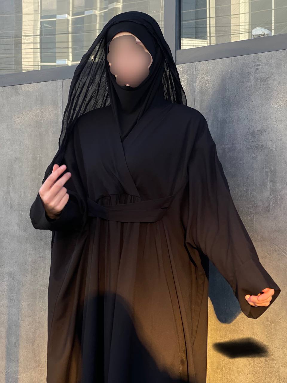 Safari Abaya Jurk van Linnen – Overslag & Gelaagde Riemen