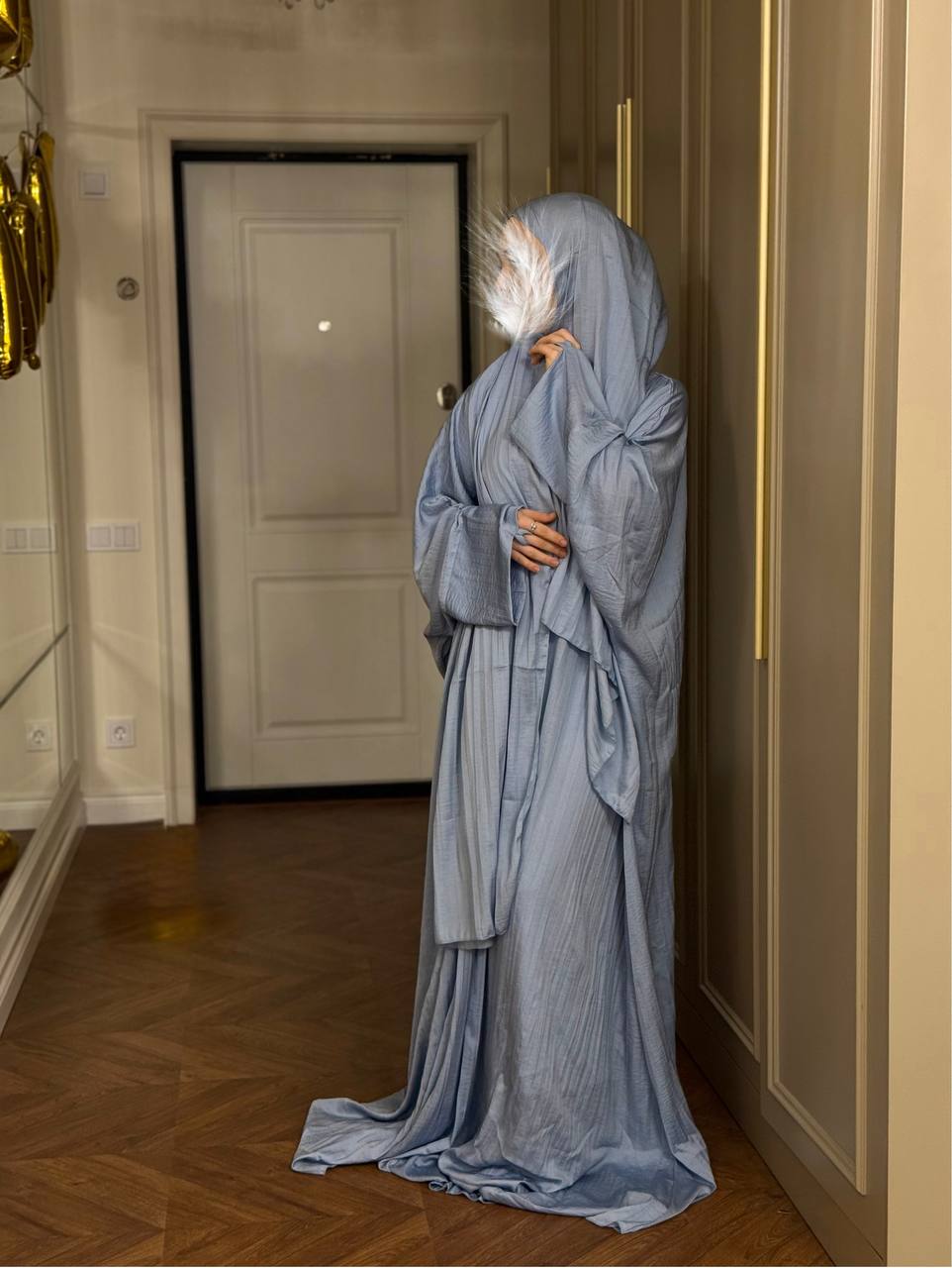 Namazniki Abaya van Kreukelzijde – Aviator Stijl met Verborgen Rits & Ingebouwde Sjaal