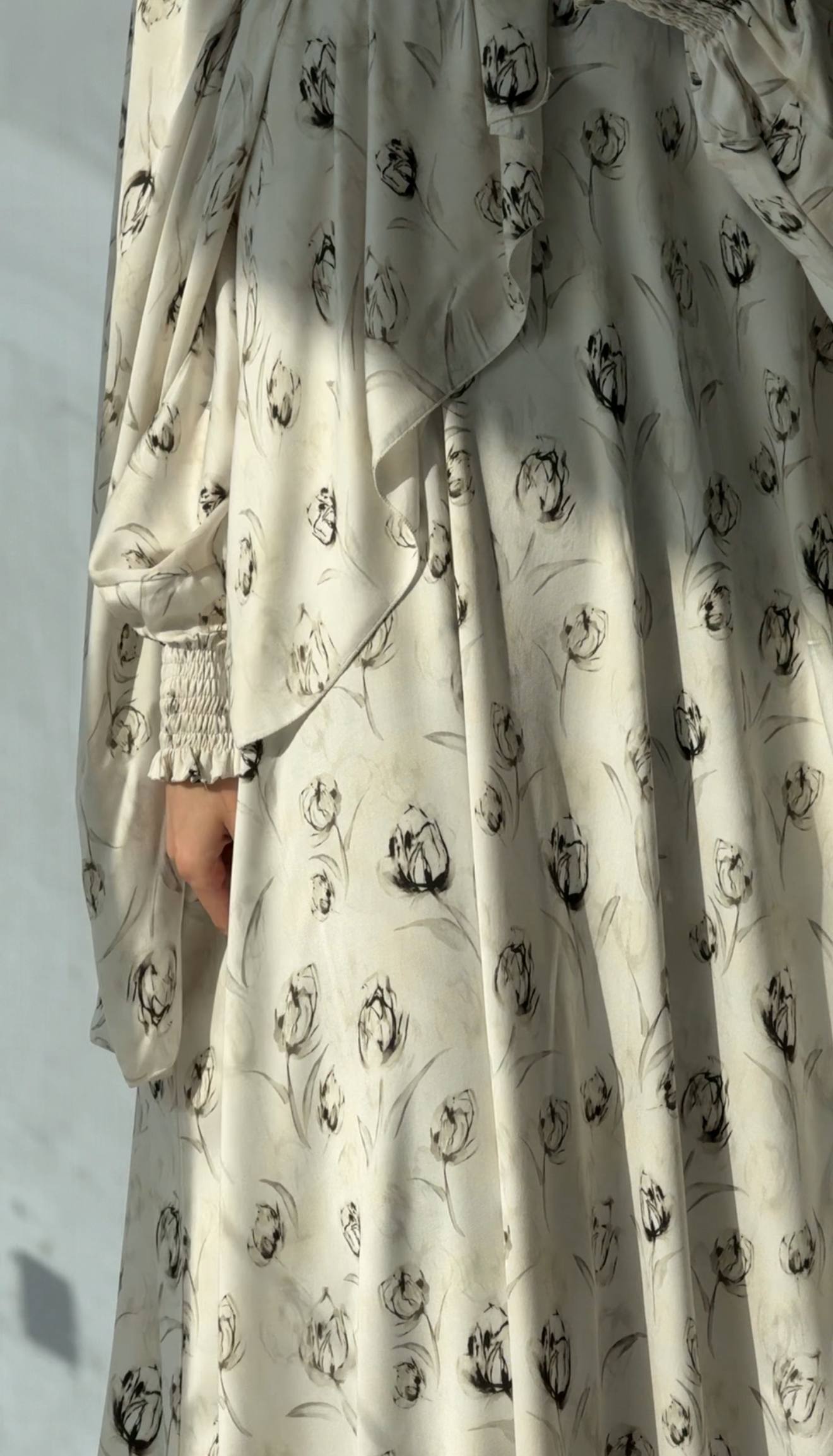 Luxe gebedsjurk van fijne zijde met geïntegreerde hijab