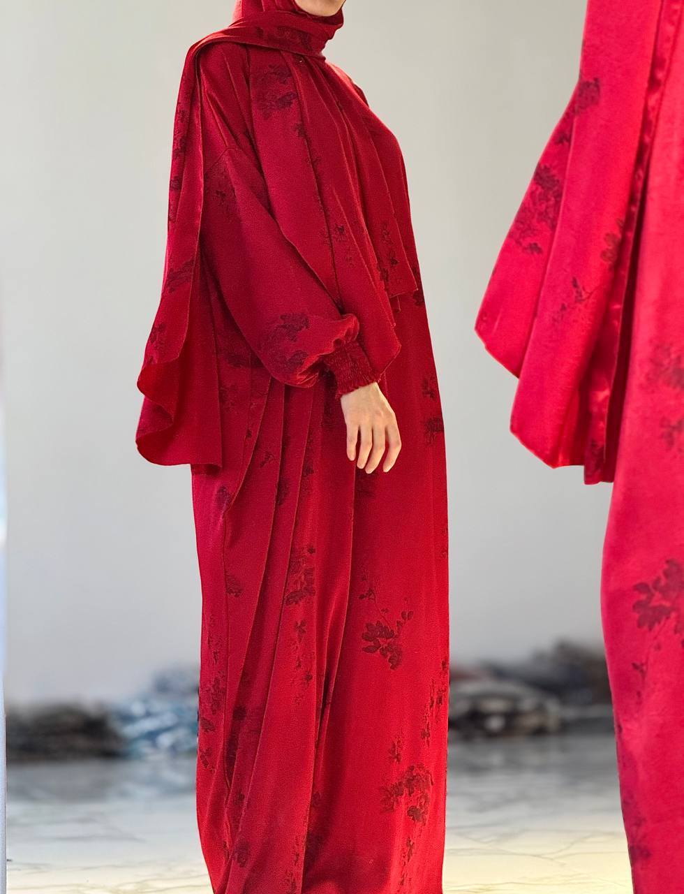 Abaya in Japanse zijde – Tijdloze schoonheid met losse sjaal