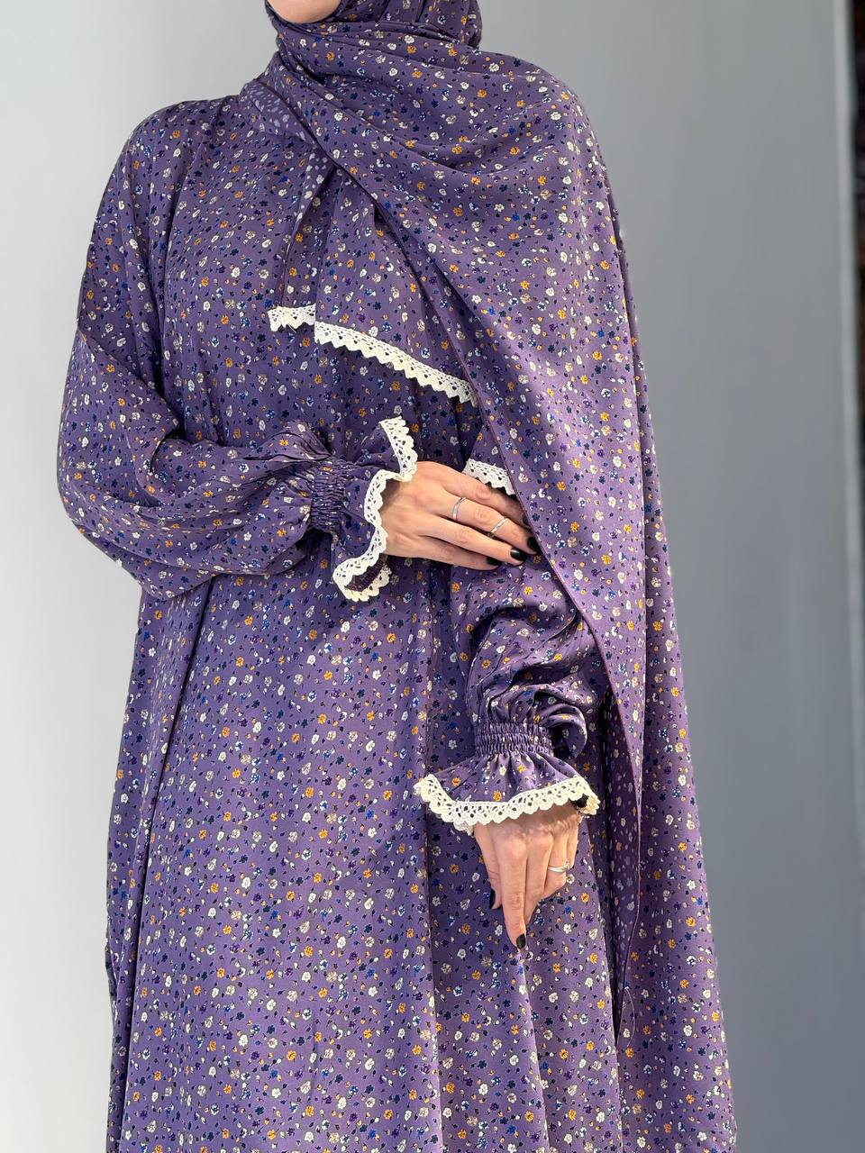 Paarse bloemen jurk met kant- one size. Elegantie