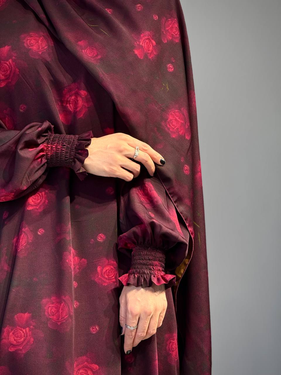 Gebedsjurk met rozenprint – Stijlvol, ruim en spiritueel