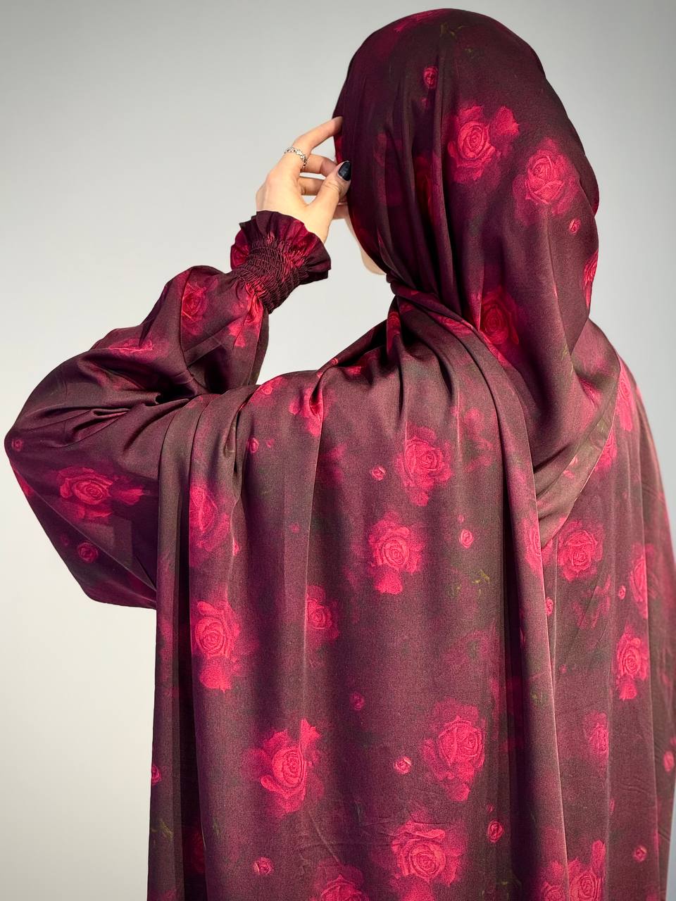 Gebedsjurk met rozenprint – Stijlvol, ruim en spiritueel