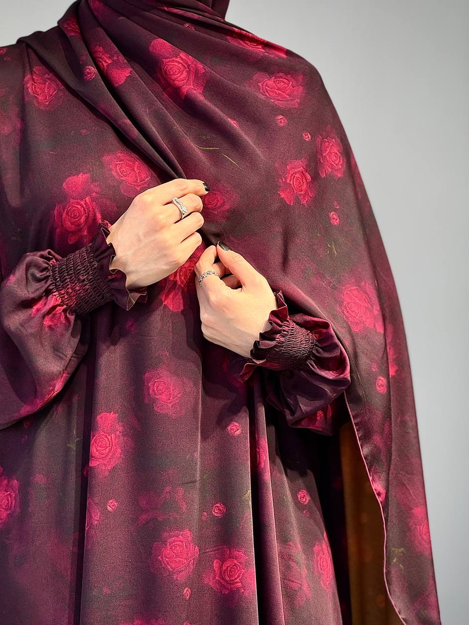 Gebedsjurk met rozenprint – Stijlvol, ruim en spiritueel