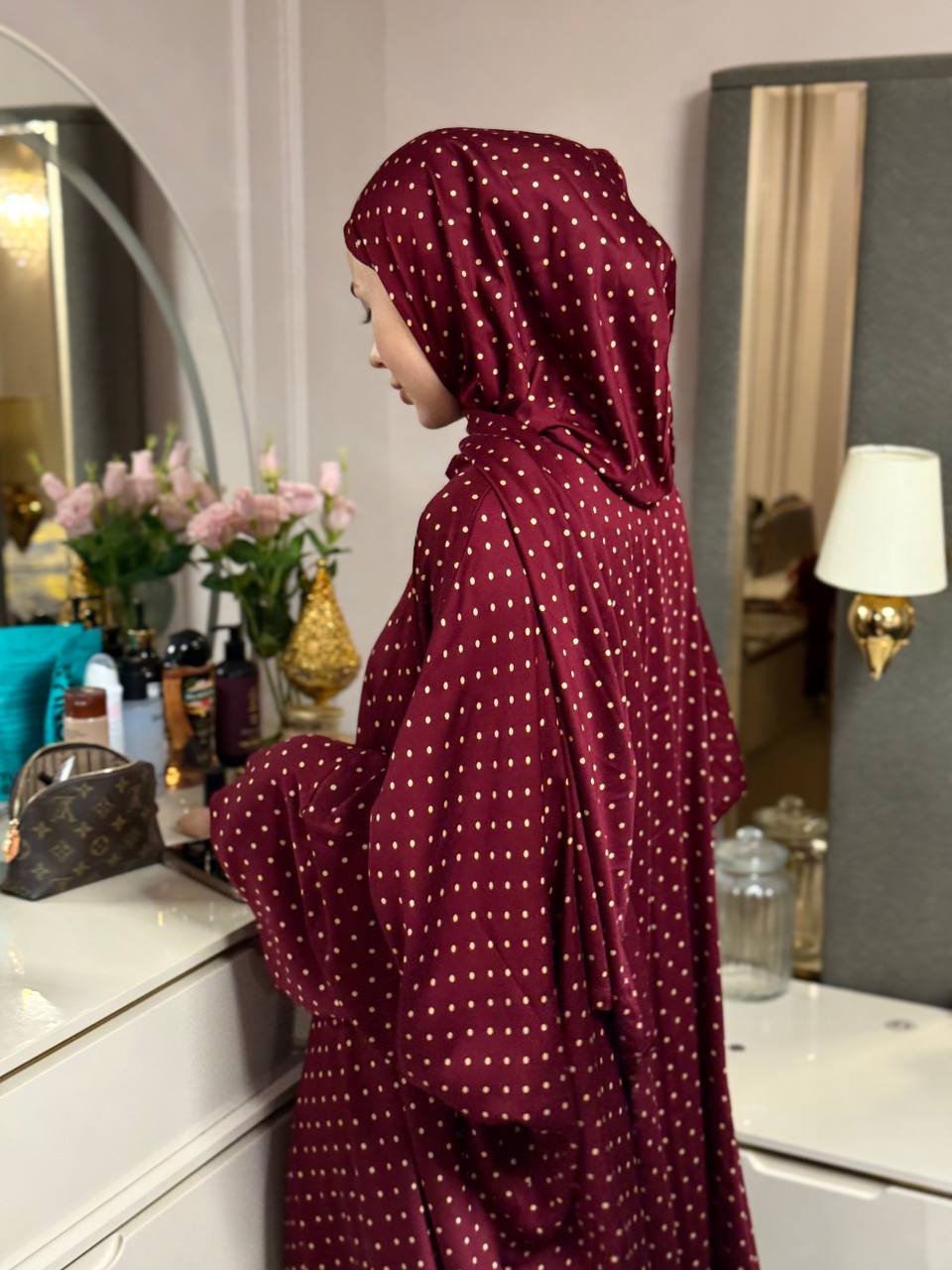 Aviator Caperusa Jurk van Basic Zijde – Modest Fashion met Verborgen Rits