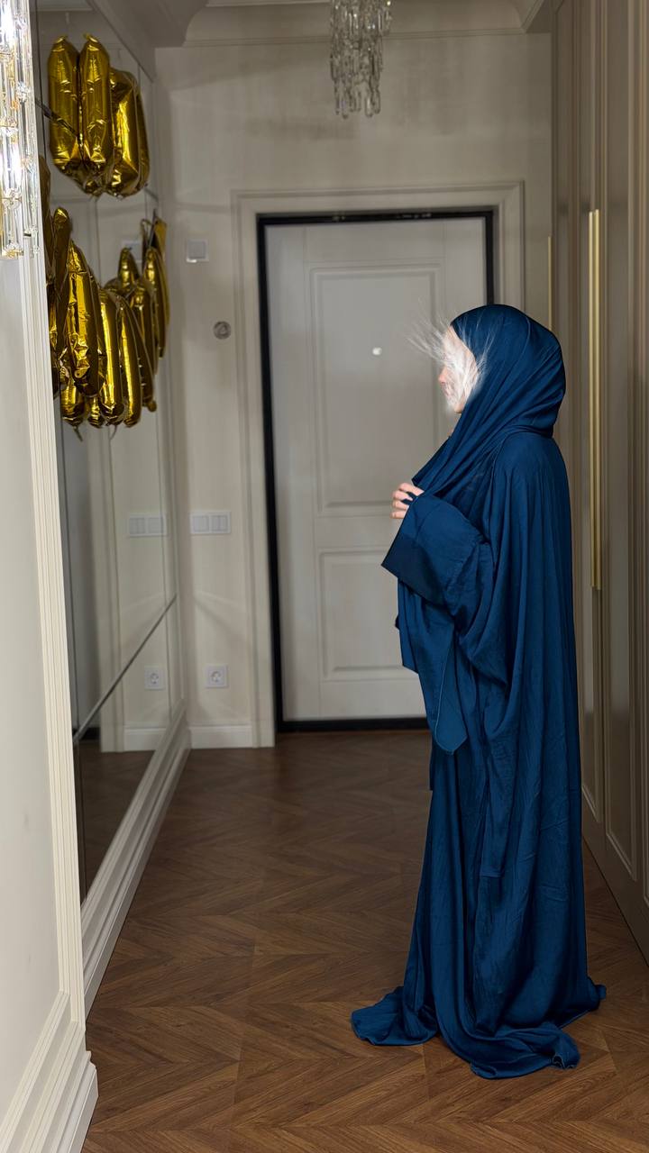 Namazniki Abaya van Kreukelzijde – Aviator Stijl met Verborgen Rits & Ingebouwde Sjaal
