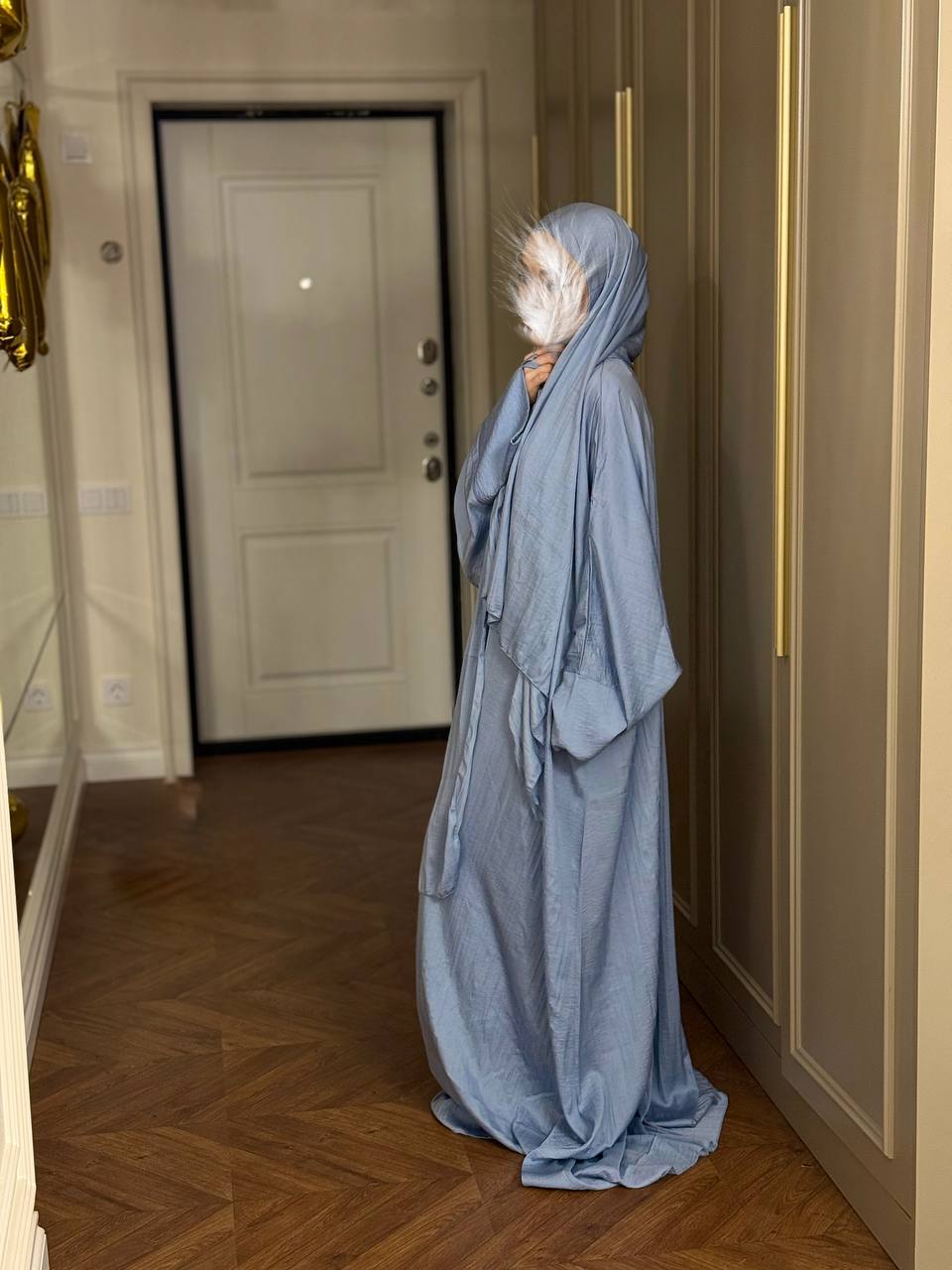 Namazniki Abaya van Kreukelzijde – Aviator Stijl met Verborgen Rits & Ingebouwde Sjaal