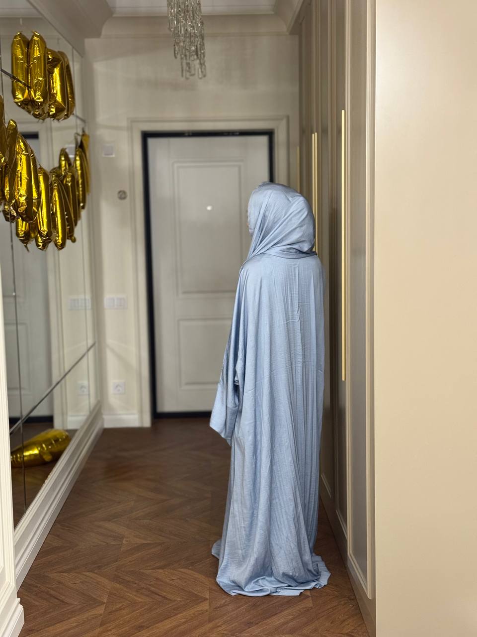 Namazniki Abaya van Kreukelzijde – Aviator Stijl met Verborgen Rits & Ingebouwde Sjaal