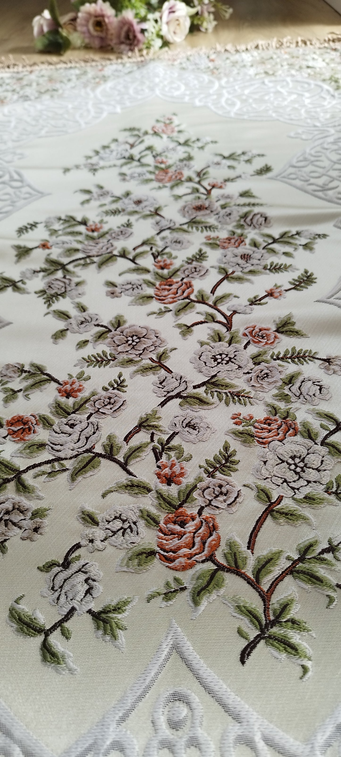 Satin Gebedskleed met Geborduurde Bloemen – 70×120 cm