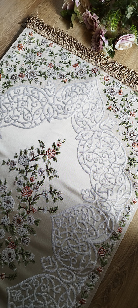Satin Gebedskleed met Geborduurde Bloemen – 70×120 cm