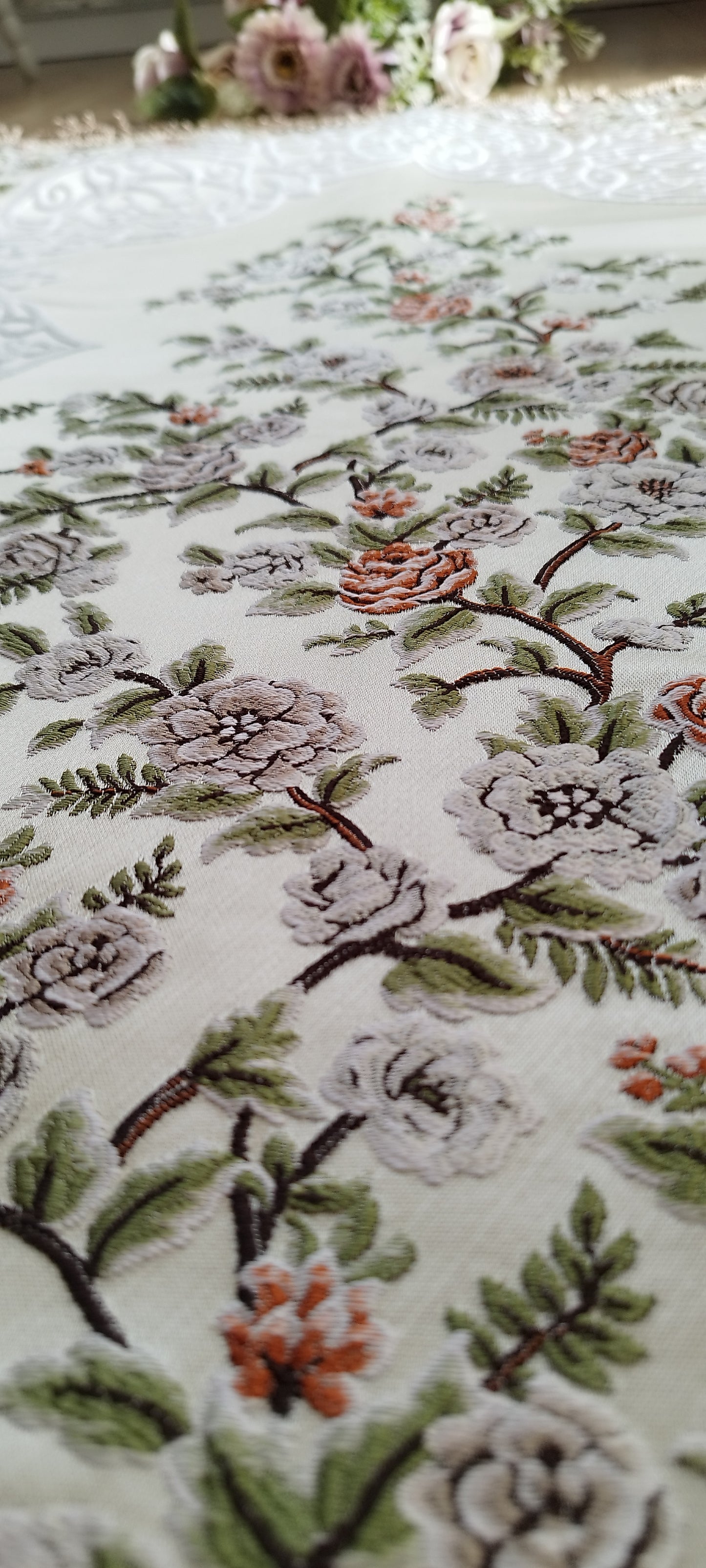 Satin Gebedskleed met Geborduurde Bloemen – 70×120 cm