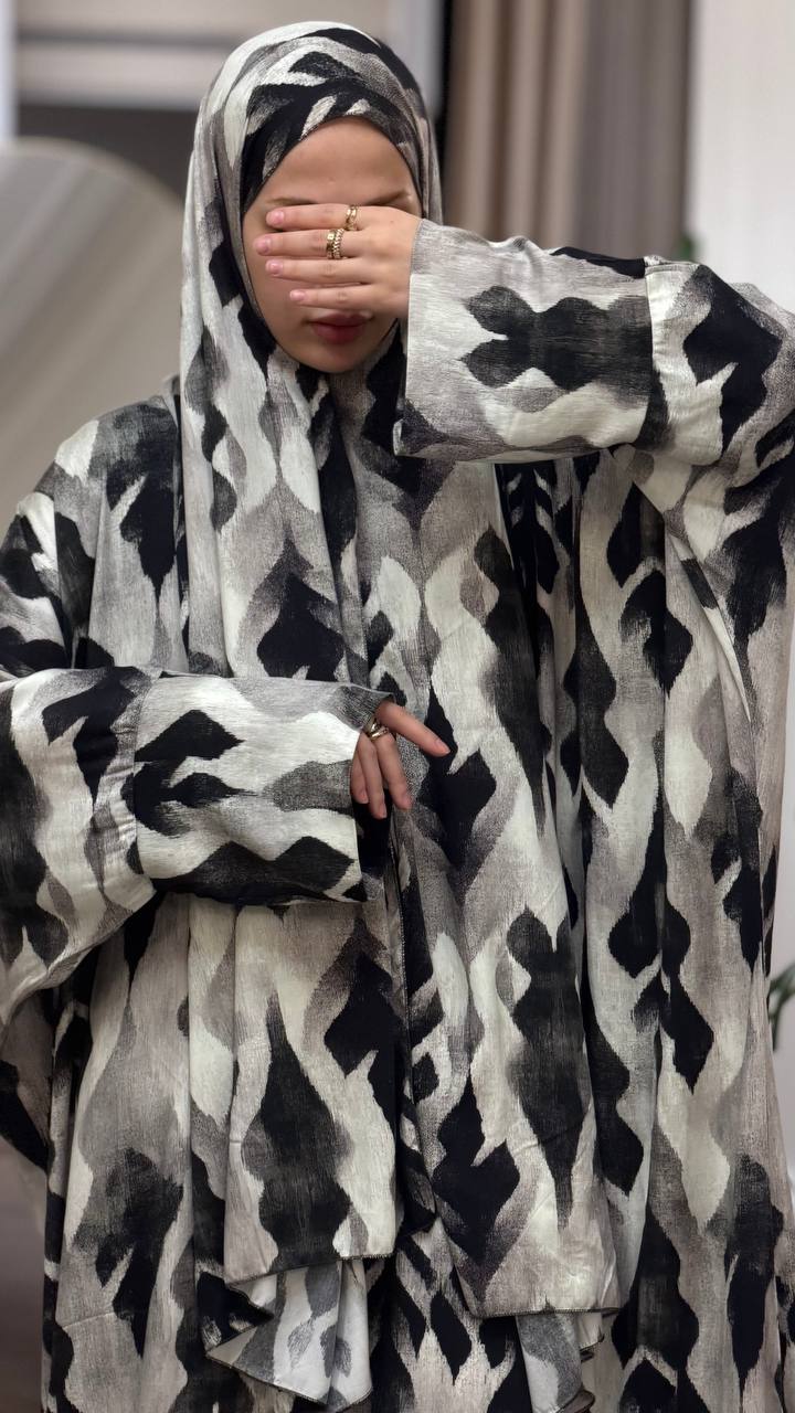 Zijde Abaya met Dubbele Mouwen en Ingebouwde Sjaal