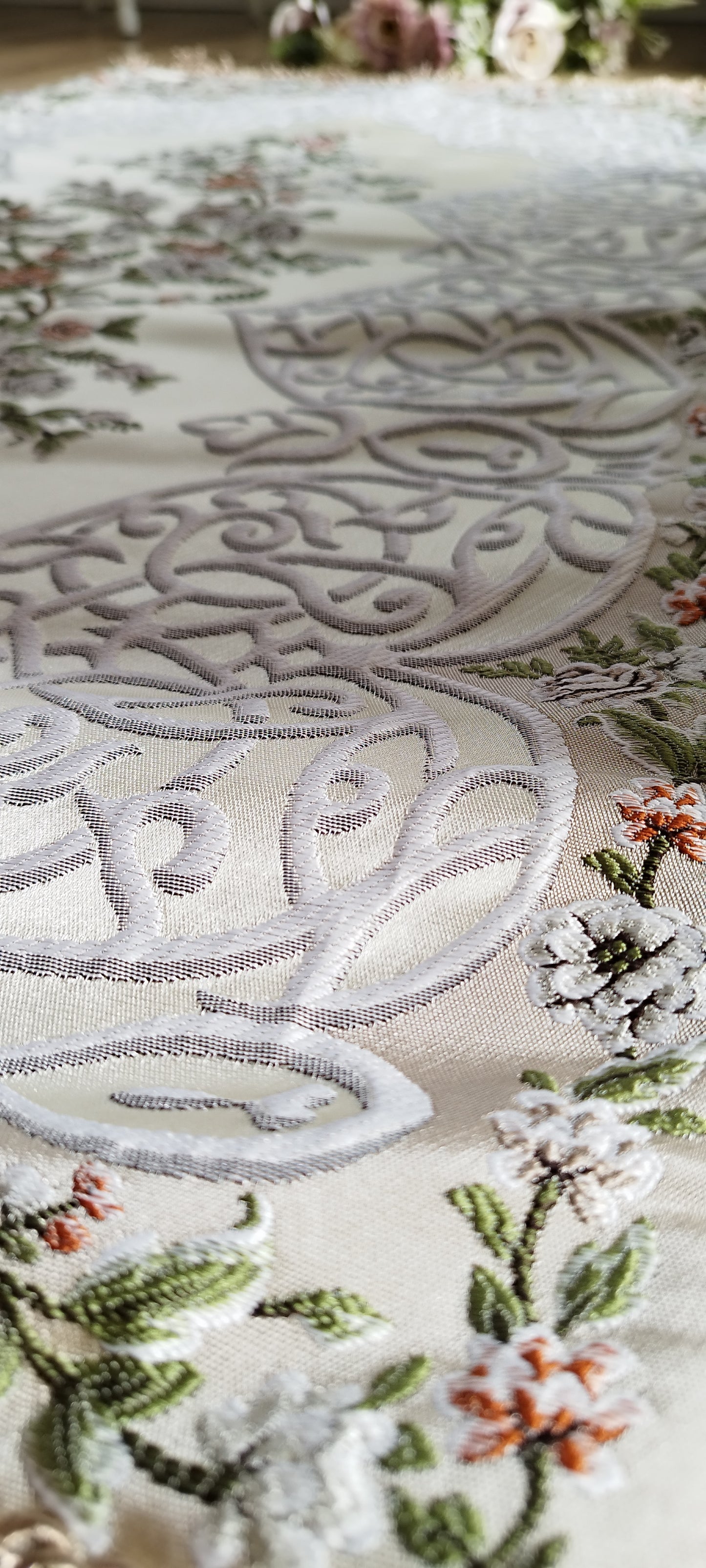 Satin Gebedskleed met Geborduurde Bloemen – 70×120 cm
