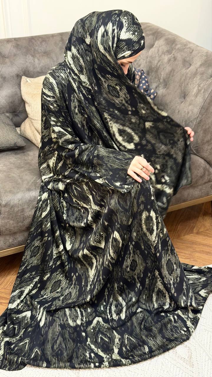 Zijde Abaya met Dubbele Mouwen en Ingebouwde Sjaal