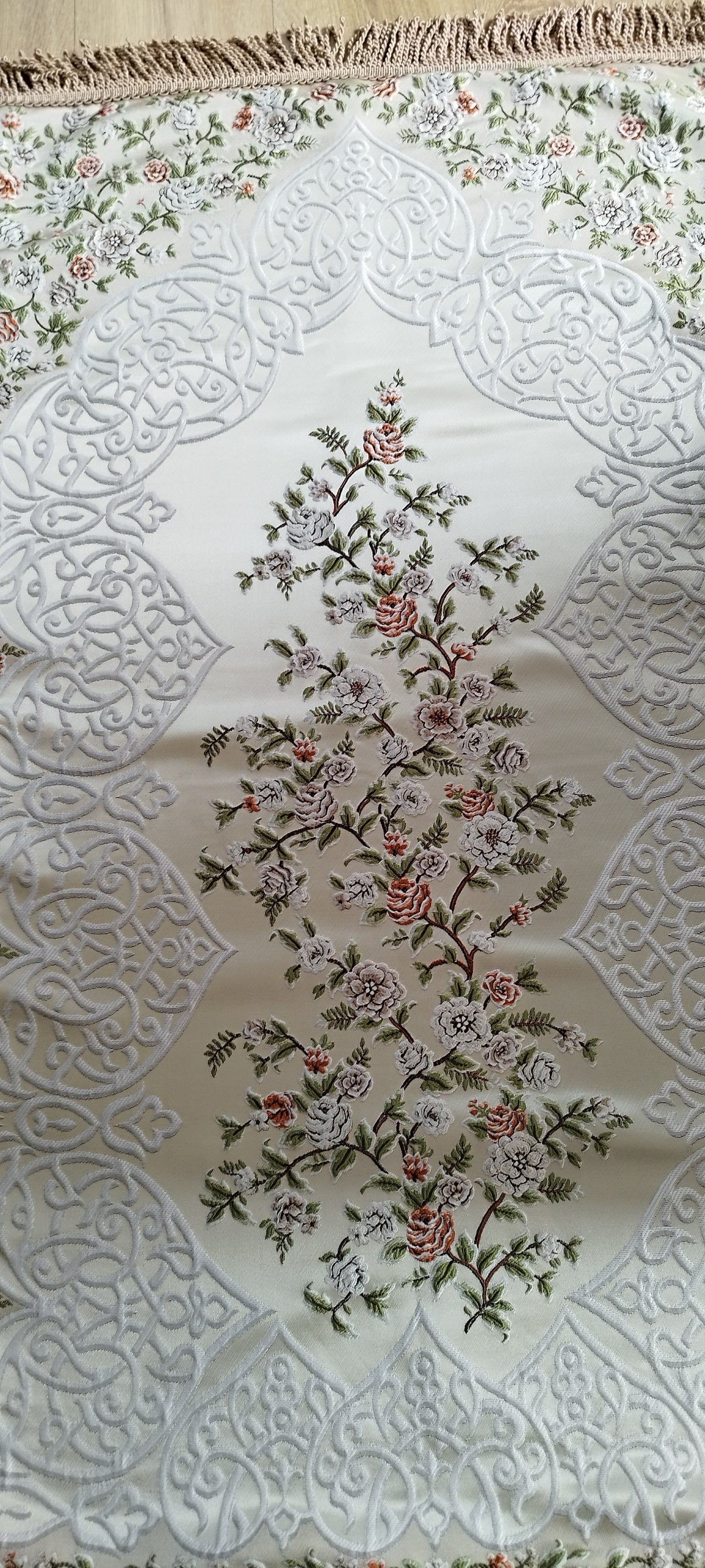 Satin Gebedskleed met Geborduurde Bloemen – 70×120 cm