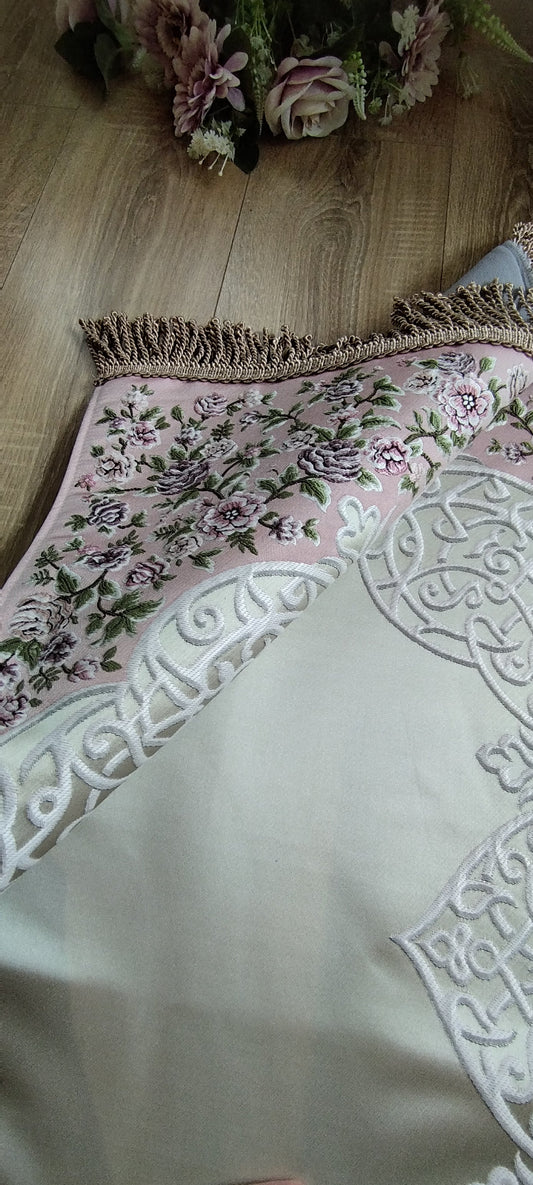 Satin Gebedskleed met Geborduurde Bloemen – 70×120 cm
