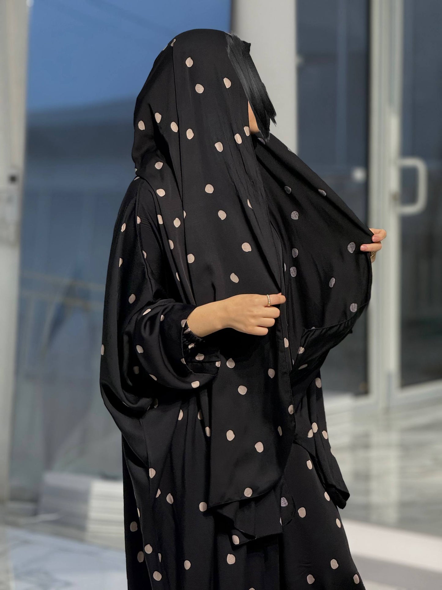 Elegante Jurk met Geïntegreerde Sjaal