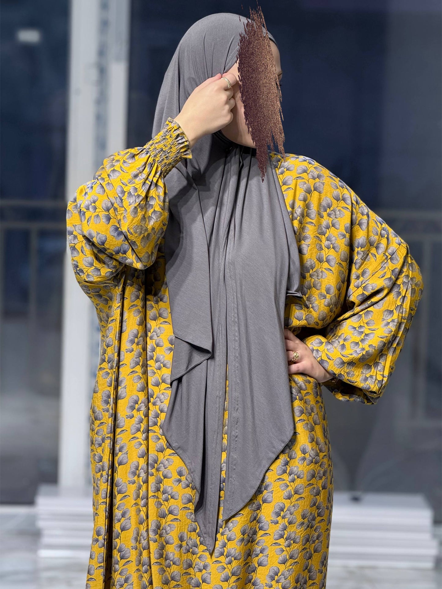 Nieuw ontwerp met ingenaaide sjaal – Zonnige elegantie