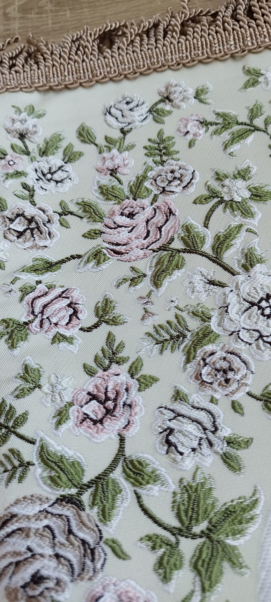 Satin Gebedskleed met Geborduurde Bloemen – 70×120 cm