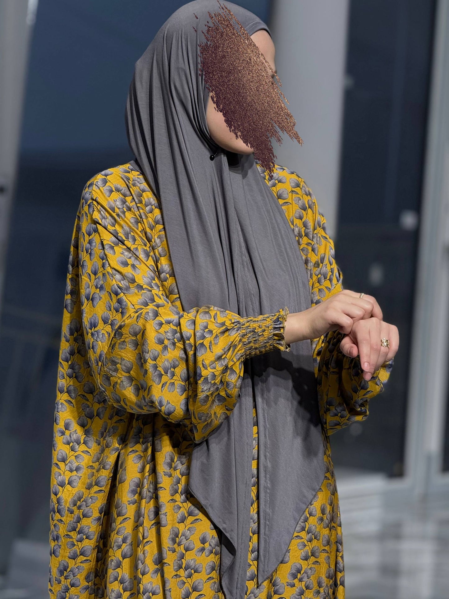 Nieuw ontwerp met ingenaaide sjaal – Zonnige elegantie