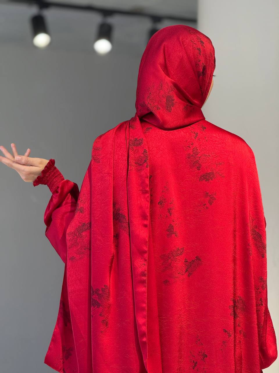 Abaya in Japanse zijde – Tijdloze schoonheid met losse sjaal