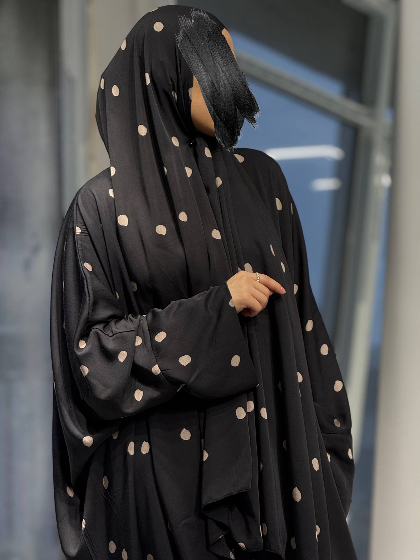 Elegante Jurk met Geïntegreerde Sjaal